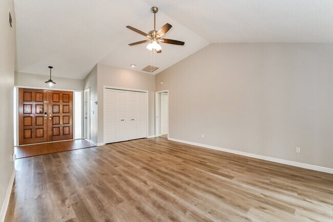 Building Photo - 1210 SE 36th Terrace