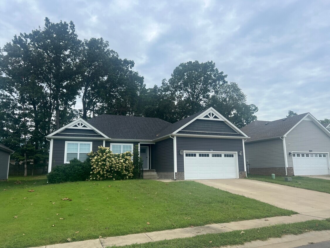 Foto principal - 728 Pleasant Meadow Ln