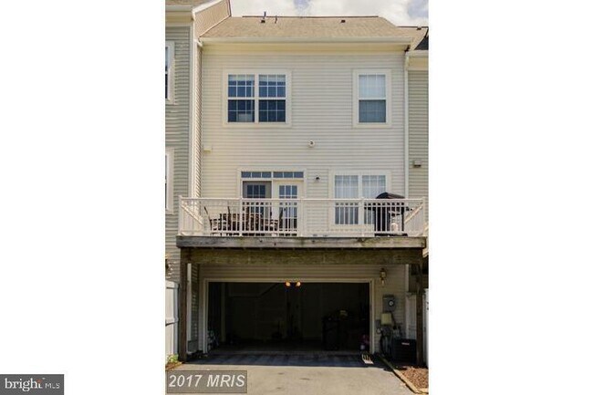 Foto del edificio - 12953 Clarksburg Square Rd