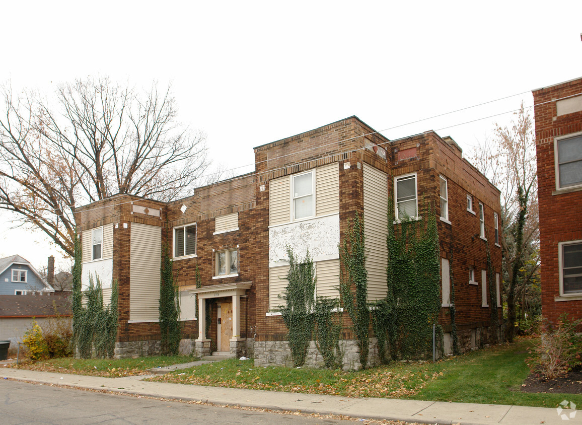 Primary Photo - 1169 E Mound St