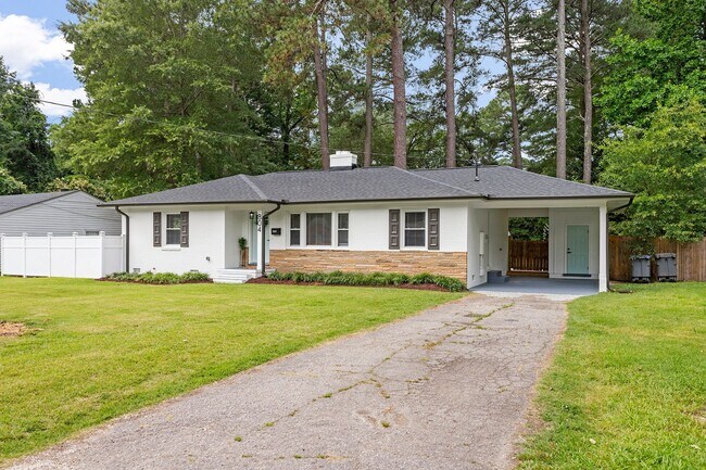 Building Photo - RENOVATED Three Bedroom Home!