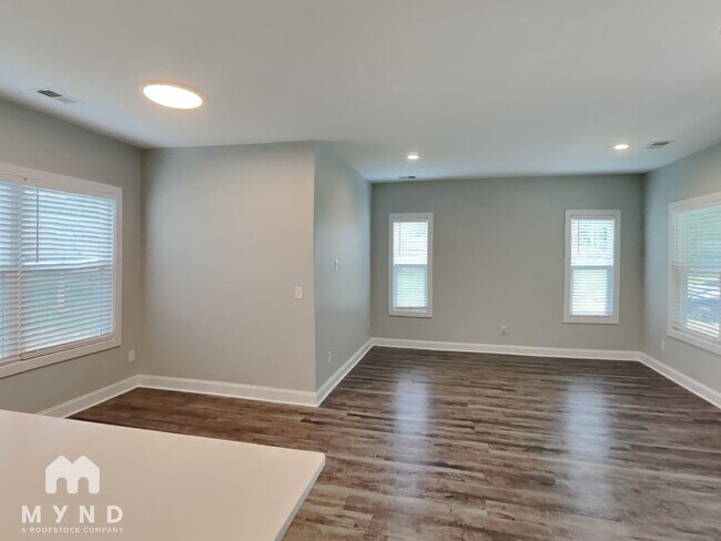 Foto del edificio - 6110 Robinson Church Rd
