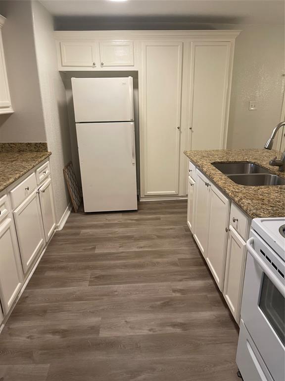 Foto del edificio - 8355 Glencrest St