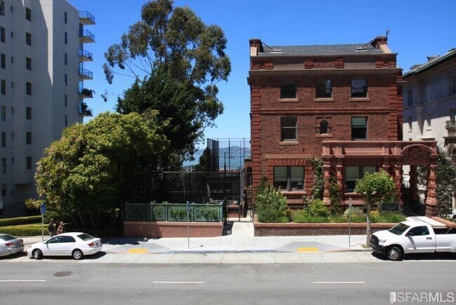 Building Photo - 2265 Broadway