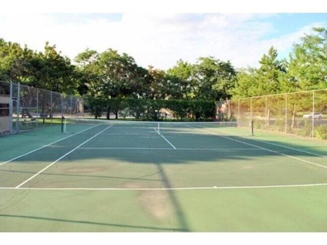 Foto del edificio - Cedarwood Condo For Rent! Underground Park...