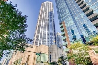 Building Photo - 512 N McClurg Ct