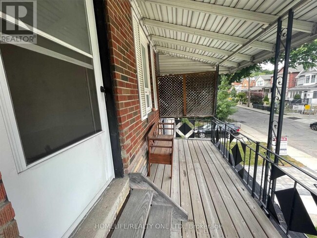 Building Photo - 428 Westmoreland Ave N