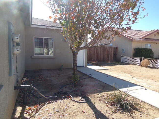 Building Photo - 8536 Aspen Ave