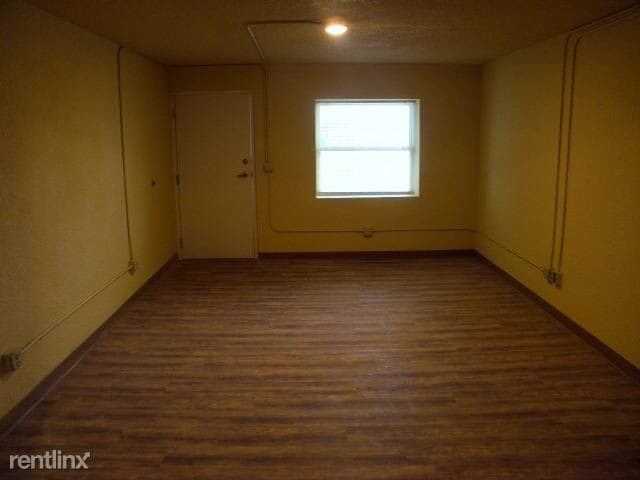 Building Photo - 3 br, 1 bath Apartment - 3715 Ross Parkway