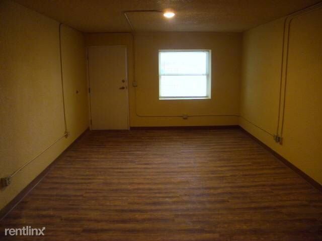 Foto del edificio - 3 br, 1 bath Apartment - 3715 Ross Parkway