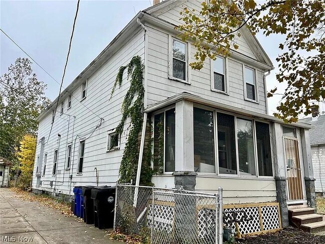 Building Photo - 1087 E 64th St