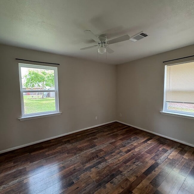 Building Photo - 1301 Stadium Dr