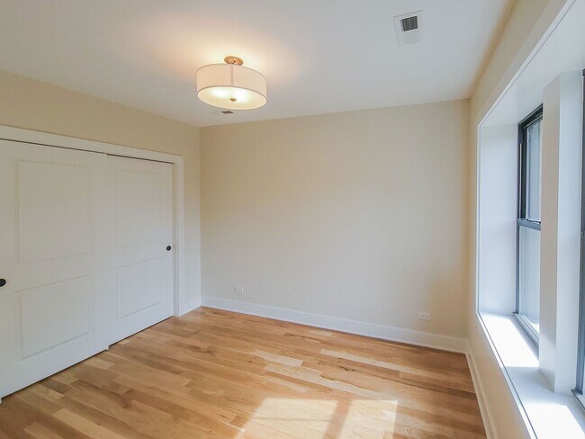 Foto del edificio - 3350 N Sheffield Ave