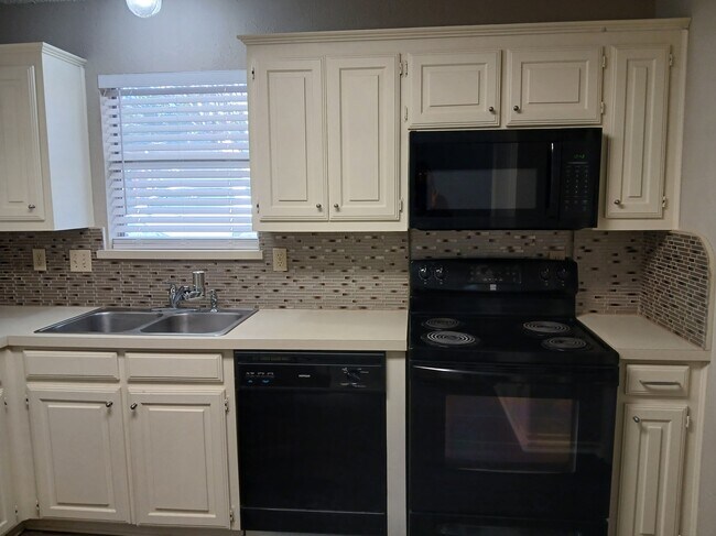 Foto del edificio - 3202 Foxboro Dr