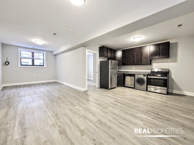 Photo - 819 W Waveland Ave Apartment