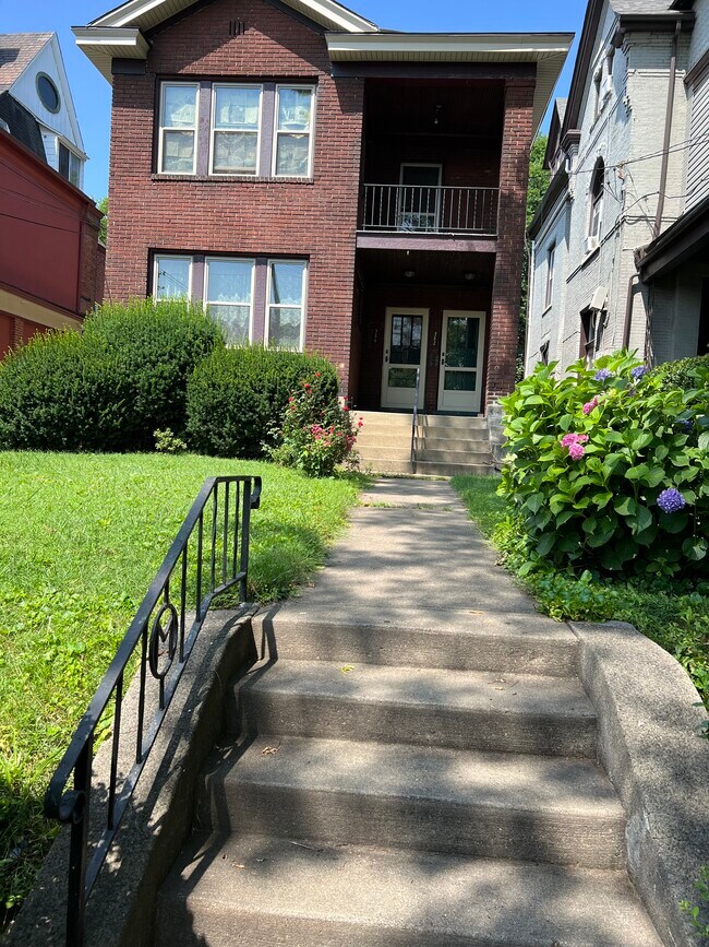 Calle South Winebiddle 382 - 382 S Winebiddle St