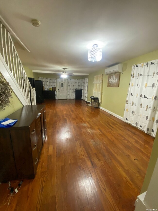 Foto del edificio - 156-13 Brinkerhoff Ave