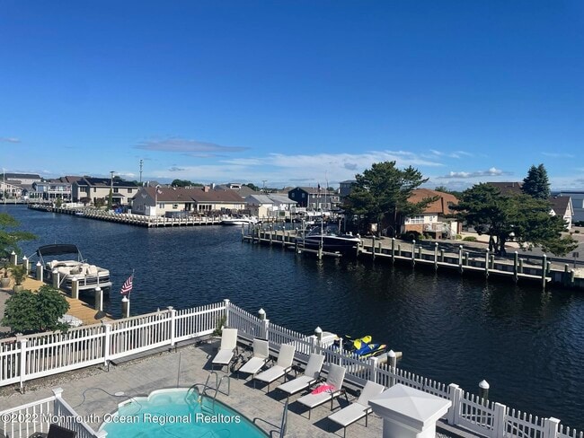 Foto del edificio - 3184 Beachview Dr