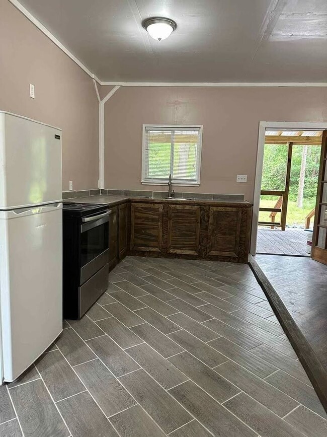 Building Photo - 243 Lure Ln