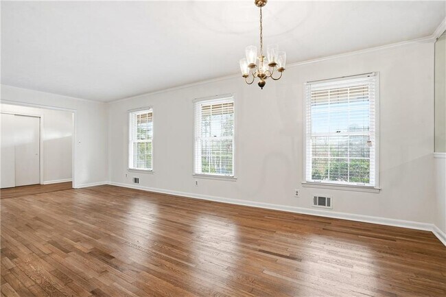 Foto del edificio - 4165 Williamsburg Dr