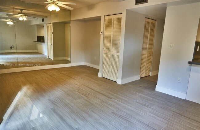 Foto del edificio - 10042 SW 77th Ct