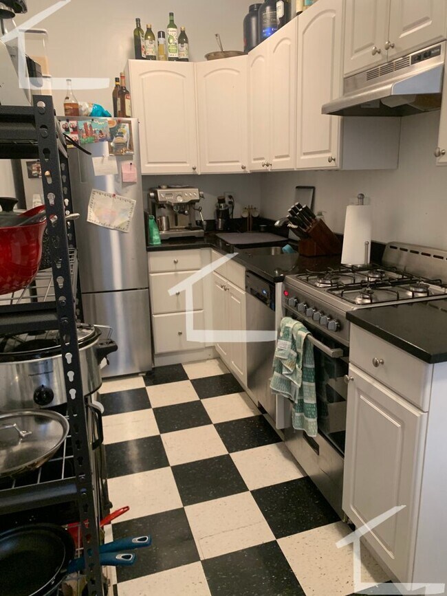 Foto del edificio - Check out this 1 bed 1 bath in Allston......