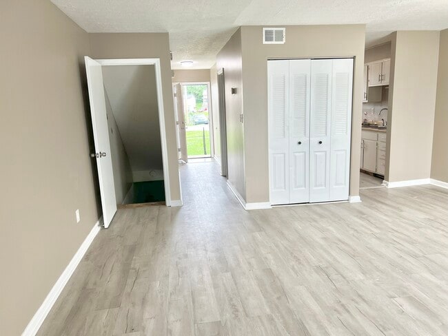Foto del edificio - 1420 Kingswood Way