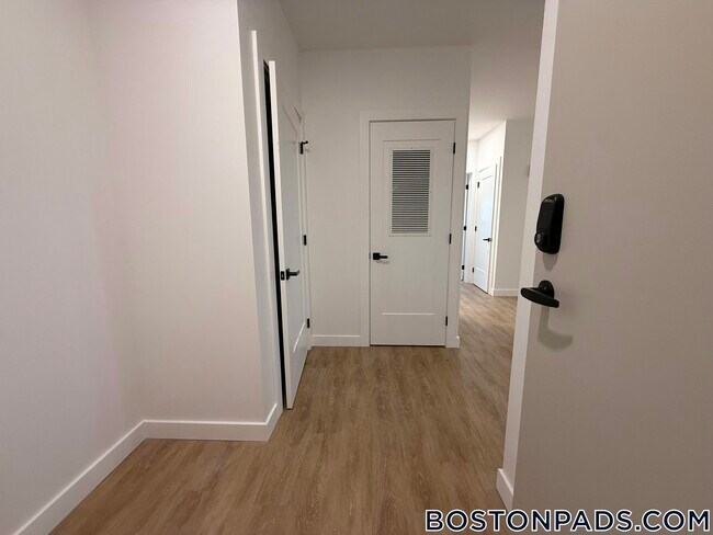 Building Photo - 199 Gardner St