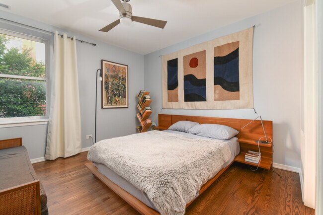 Foto del edificio - 1735 W Division St