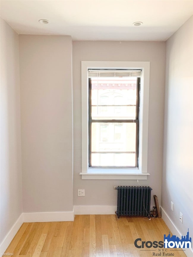Building Photo - 6 br, 2 bath Apartment - 610 W 136th St