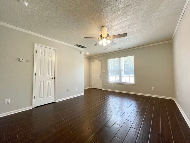 Foto del edificio - Welcome to Acorn Forest!