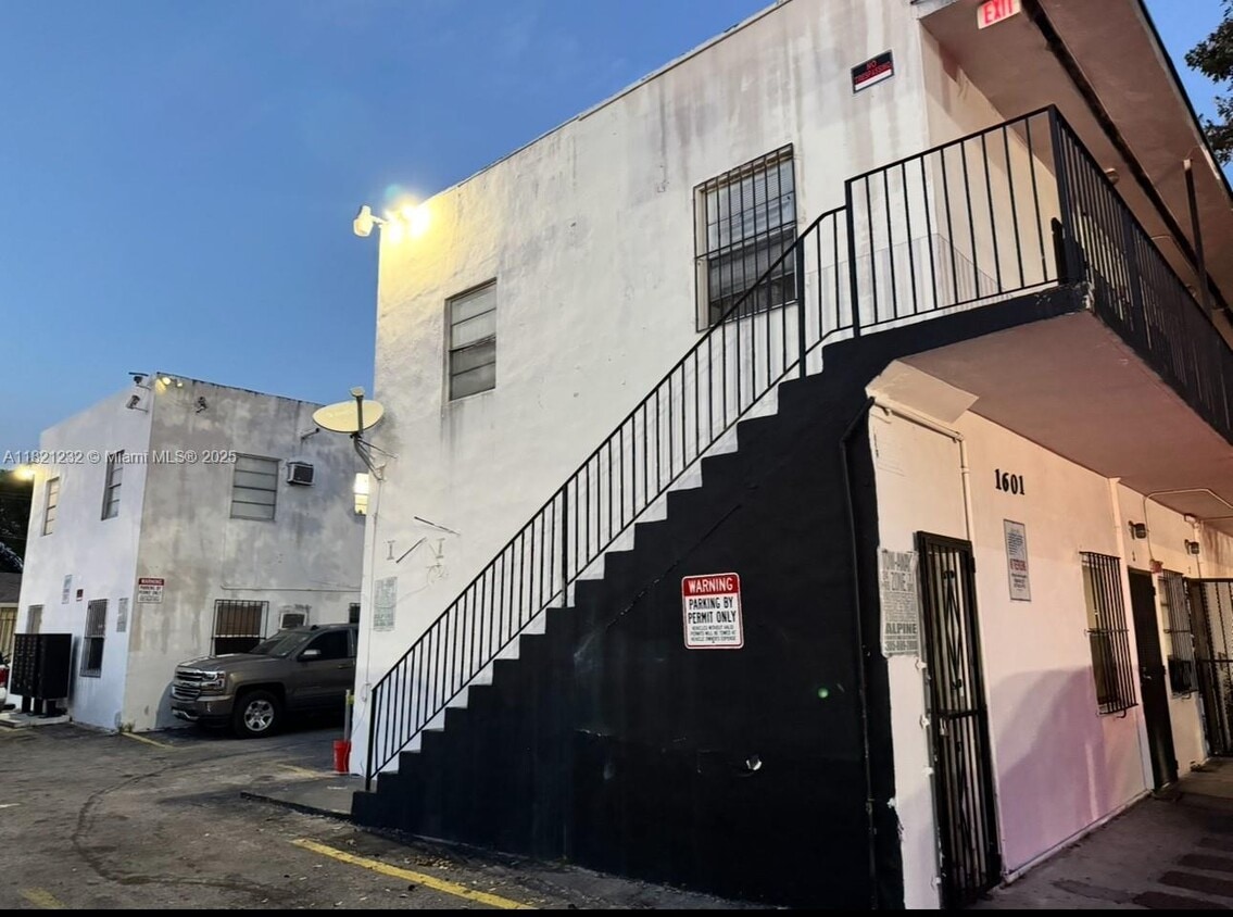Primary Photo - 1601 NW 62nd St