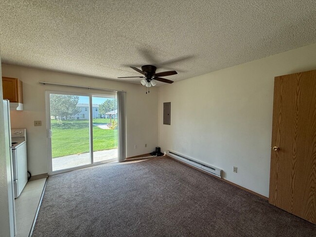 Building Photo - Two bedroom, one and half bath townhouse! ...