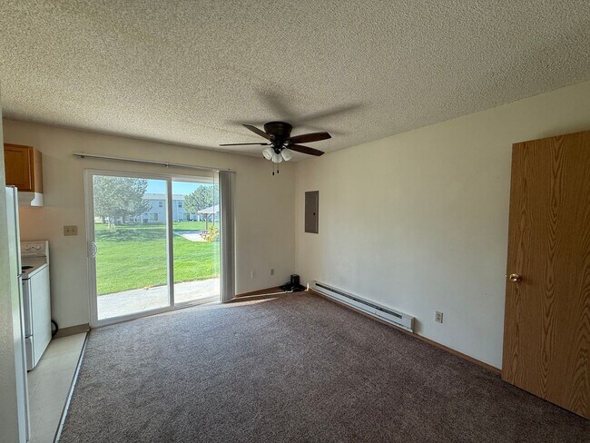 Foto del edificio - Two bedroom, one and half bath townhouse! ...