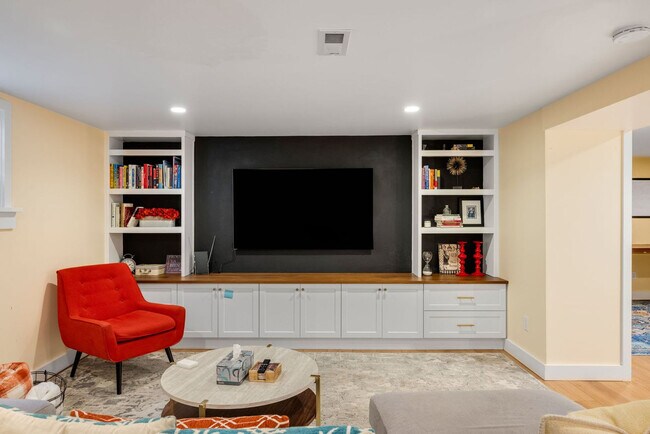 Foto del edificio - 8324 23rd Ave NW
