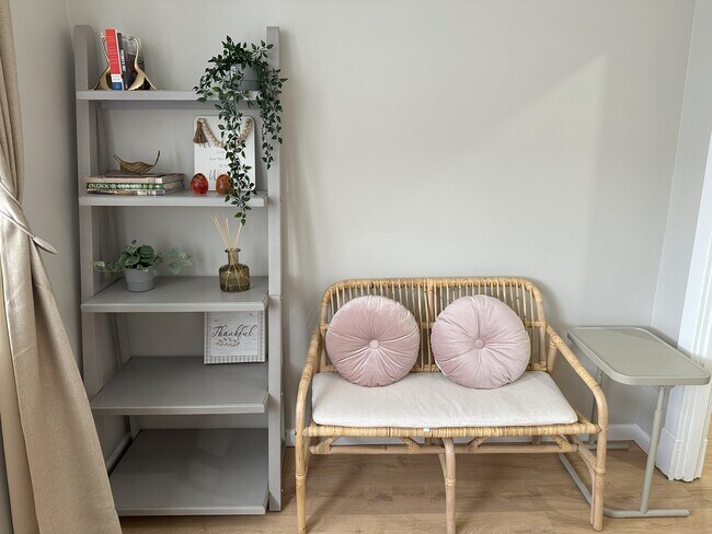 Building Photo - 5640 Beacon St