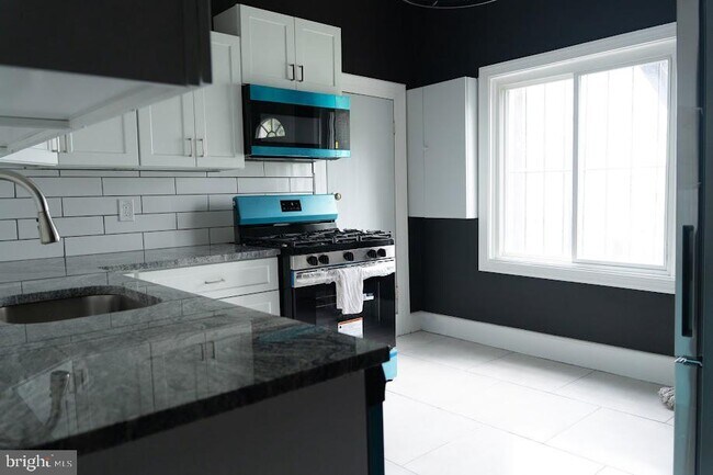 Foto del edificio - 307 E 25th St