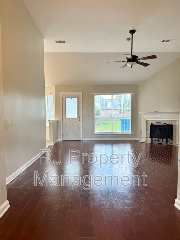 Foto del edificio - 11579 Mahogany Dr