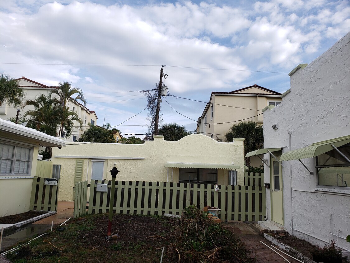 325 Kenilworth Blvd Unit 3 BED, West Palm Beach, FL 33405 325