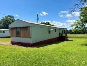 Building Photo - 225 Community Dr