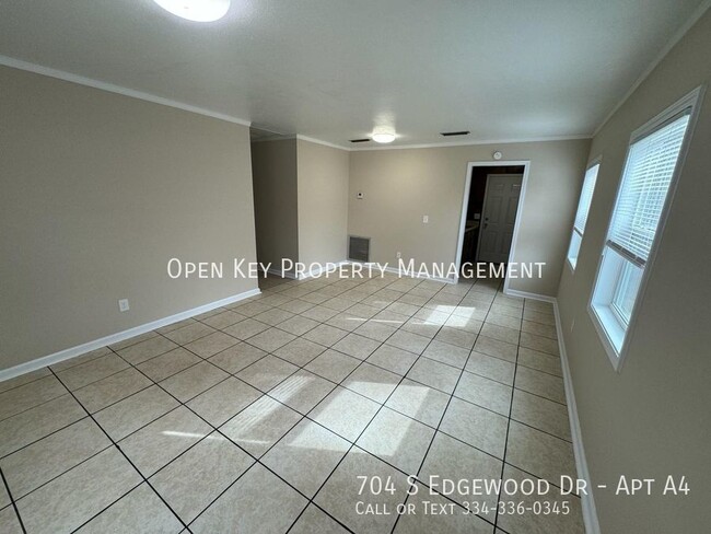 Foto del edificio - 704 S Edgewood Dr