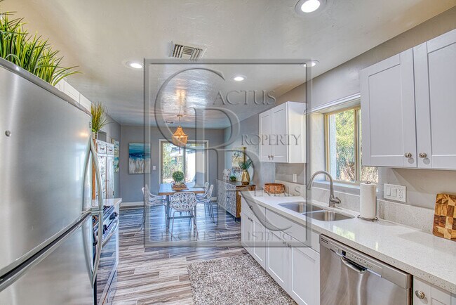 Building Photo - 1419 N Palo Verde Blvd