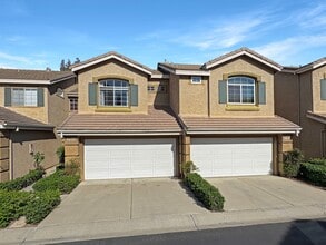 Building Photo - 9439 Questa Pointe