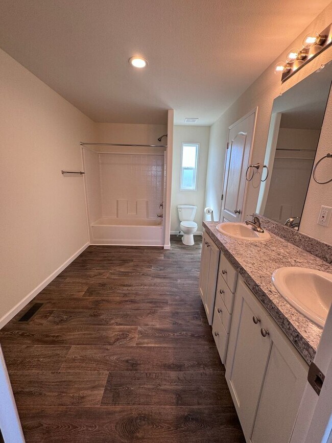 Building Photo - Beautiful 4 bed 2 bath new build home!