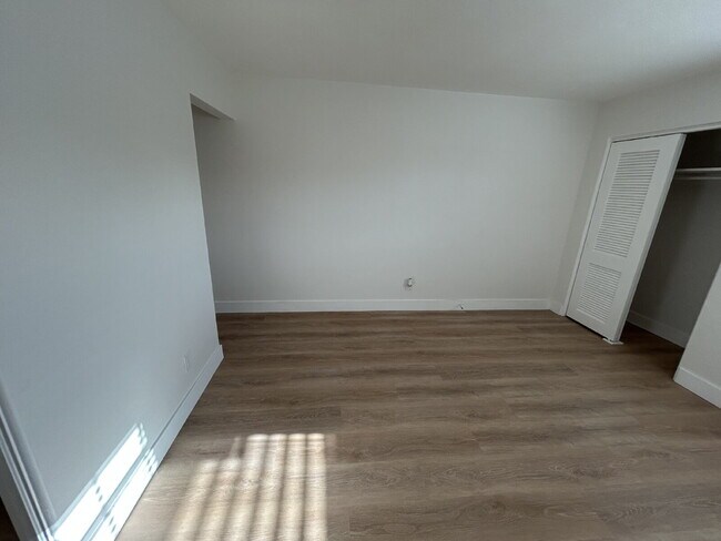 Foto del edificio - "Cozy 1-Bed Retreat in St. Pete's Heart – Your Perfect 285 Sq Ft Haven Awaits!"