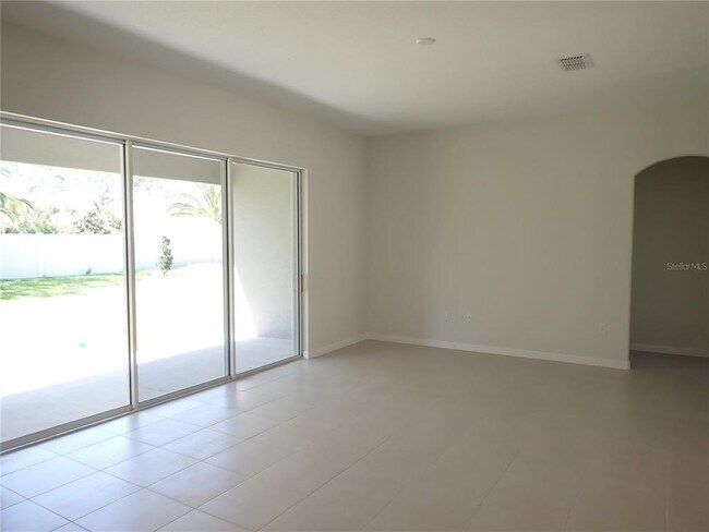 Building Photo - 31 Ferngate Ln