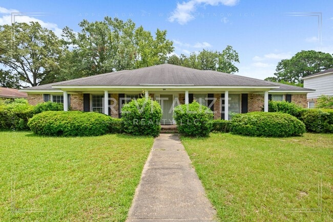 Building Photo - Spacious 4BR/2.5BA West Mobile Home – Room to Grow in a Convenient Location!
