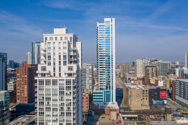 Building Photo - Silver Tower