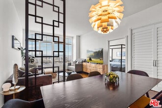 Building Photo - 900 W Olympic Blvd