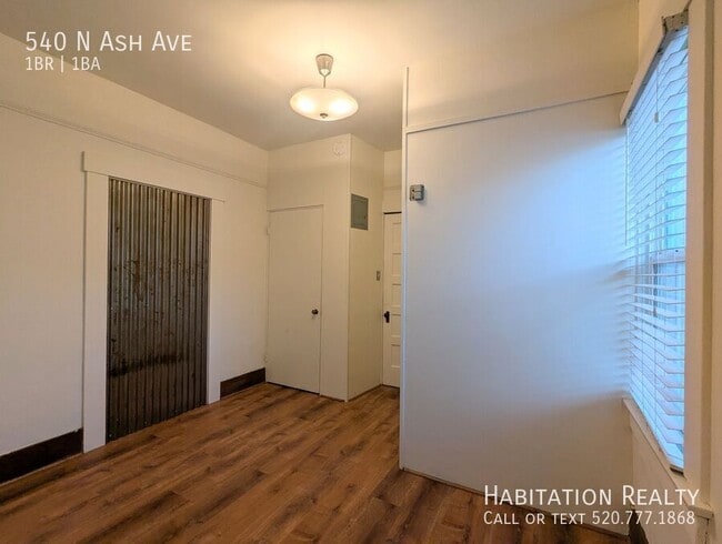 Building Photo - 540 N Ash Ave